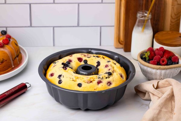 Mainstays 9" Round Nonstick Carbon Steel Fluted Cake Pan, Gray