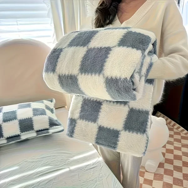 S97141acad14942b88228121332e6f0bc6.webp Reversible 100% Cashmere Throw Blanket with Faux Fur and Plaid